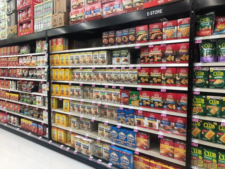 Retail display of crackers